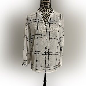 Halogen Blue & White patterned blouse size L, NWT